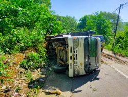 Kecelakaan Out Of Control Kendaraan Truck Dum di Tanjakan Gerepek Lembar