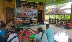 Kegiatan Jumat Curhat Kapolsek Kuripan di Desa Giri Sasak, Warga Harapkan Balap Liar ti