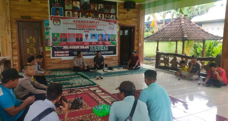 Kegiatan Jumat Curhat Kapolsek Kuripan di Desa Giri Sasak, Warga Harapkan Balap Liar ti