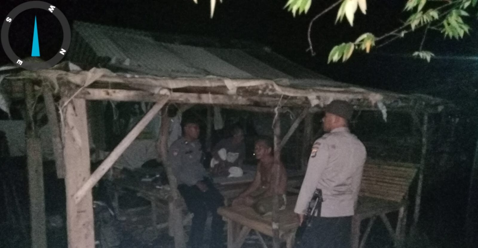 Kegiatan Patroli Polsek Lembar, Sambangi Kandang Kumpul Antisipasi Pencurian Ternak